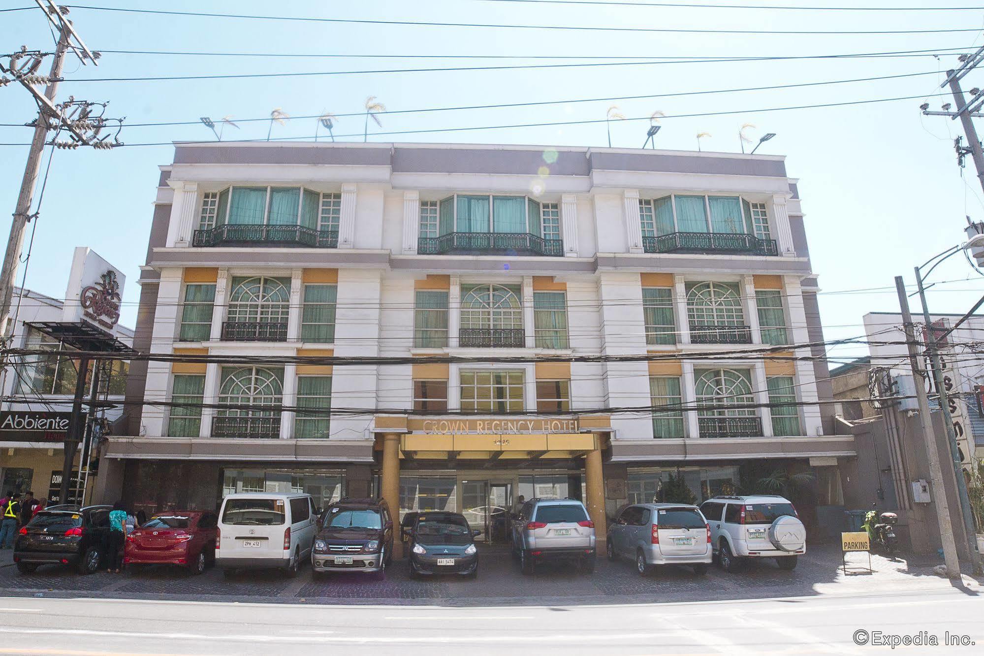 马卡蒂皇冠度假酒店 外观 照片